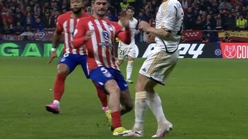 Iturralde cree que Cuadra Fern¨¢ndez debi¨® expulsar a De Paul antes del 3-2