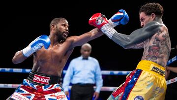 London (United Kingdom), 25/02/2023.- English boxer Aaron Chalmers (R) in action against US boxer Floyd Mayweather (L) at the O2 Arena in London, Britain, 25 February 2023. (Reino Unido, Londres) EFE/EPA/TOLGA AKMEN
