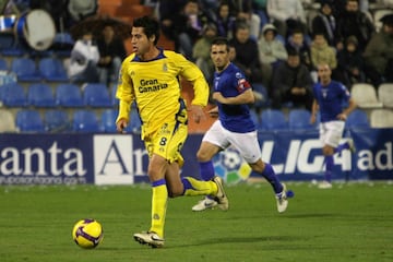 El canterano canario tuvo dos etapas en Las Palmas, entre las cuales pasó tres años en el Atlético de Madrid (de 2002 a 2005). Volvió a su tierra cuando el equipo estuvo en Segunda división y jugó allí desde 2008 hasta 2011.