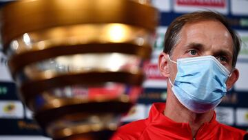 Tuchel, con la Copa de la Liga de Francia.