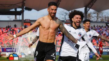 Futbol, Universidad de Chile vs Colo Colo.
Fecha 20, campeonato Nacional 2022.
El jugador de Colo Colo Juan Martin Lucero, centro, celebra su gol contra Universidad de Chile durante el partido por la primera division disputado en el estadio Fiscal de Talca.
Talca, Chile.
31/07/2022
Jonnathan Oyarzun/Photosport
Football, Universidad de Chile vs Colo Colo.
20th date, 2022 National Championship.
Colo Colo’s player Juan Martin Lucero, center, celebrates his goal against Universidad de Chile during the first division match held at Fiscal de Talca stadium.
Talca, Chile.
07/31/2022
Jonnathan Oyarzun/Photosport