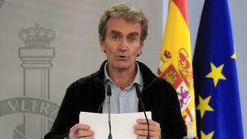GRAF4274. MADRID, 23/11/2020.- El director del Centro de Coordinación de Alertas y Emergencias Sanitarias (CCAES), Fernando Simón, durante la rueda de prensa ofrecida este lunes en el Palacio de la Moncloa tras la reunión del comité técnico de alertas sanitarias . EFE/Fernando Alvarado