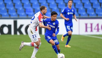 GETAFE, SPAIN - JANUARY 31: Takefusa Kubo of Getafe CF is challenged by Florian Lejeune of Deportivo Alaves during the La Liga Santander match between Getafe CF and Deportivo Alaves at Coliseum Alfonso Perez on January 31, 2021 in Getafe, Spain. Sporting 