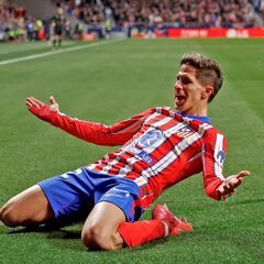 El ‘cabulero’ Giuliano Simeone y el legado de Luis Suárez: el vendaje que trae goles