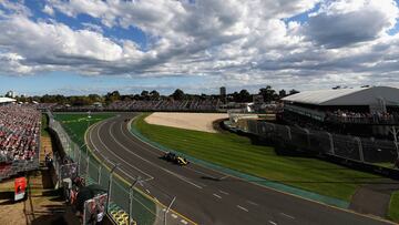 MELBOURNE, AUSTRALIA - MARCH 25: Nico Hulkenberg of Germany driving the (27) Renault Sport Formula One Team RS18 on track during the Australian Formula One Grand Prix at Albert Park on March 25, 2018 in Melbourne, Australia.  (Photo by Mark Thompson/Getty