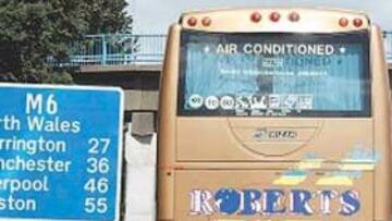 <b>DOS HORAS MÁS. </b>El Atlético tardó poco más de horas en llegar del hotel de concentración a Manchester.