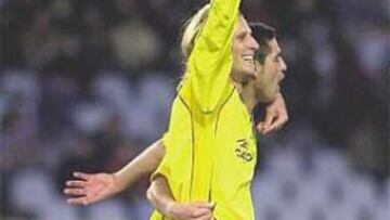 <b>PAREJA DE ORO. </b>Forlán y Riquelme hicieron estragos ayer en Anoeta con su fútbol.