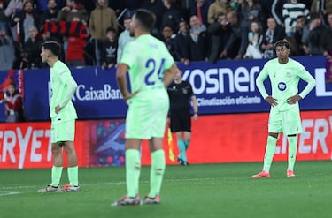 Who is Erik Lambrechts, the referee for the Barcelona-Young Boys Champions League matchday 2 game?