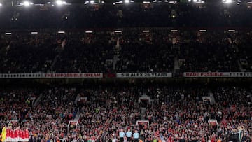 English fans protest the suspension of football after the Queen’s death