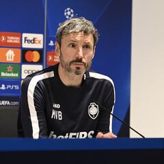 Van Bommel: “Entiendo a Xavi, tiene un equipo muy joven”