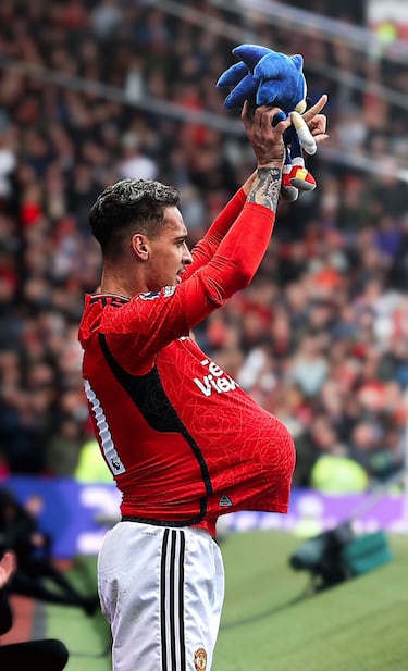 El gol más especial de Antony