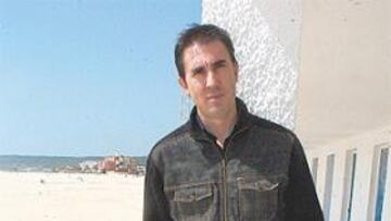 <b>Hoy, pruebas físicas en la FEF</b>
Los árbitros y asistentes de Primera han sido convocados en la sede de la FEF, en Las Rozas, para pasar las pruebas físicas. La sesión se completará con las correspondientes charlas técnicas, en las que se hará hincapié en las manos cometidas dentro del área no sancionadas con penalty y en el juego brusco.