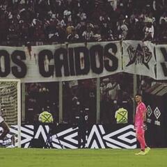 El lado B: Los graves incidentes que enlutaron el debut albo