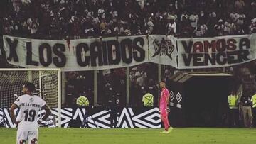 El lado B: Los graves incidentes que enlutaron el debut albo