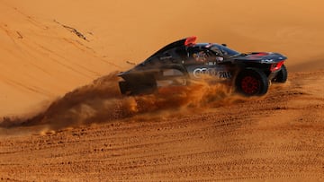 Rallying - Dakar Rally - Stage 6 - Ha'il to Riyadh - Saudi Arabia - January 6, 2023 Team Audi Sport's Carlos Sainz and co-driver Lucas Cruz in action during stage 6 REUTERS/Hamad I Mohammed