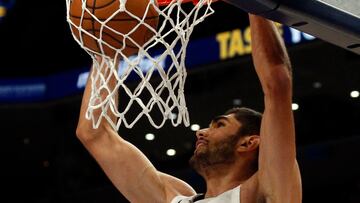 Memphis Grizzlies forward Santi Aldama (7) dunks during the second half against the Orlando Magic at FedExForum.