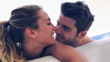 Álvaro Morata y Alice Campello navegando en un yate en Ibiza