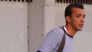 <b>AL CAER. </b>Botelho estuvo ayer en Valencia y podr¨ªa ser granota hoy mismo.