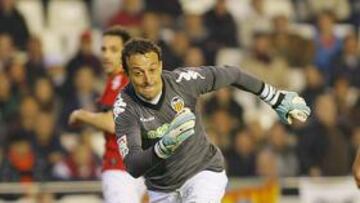 <b>DESAFORTUNADO. </b>César pagó la falta de ritmo tras su lesión con dos errores ante Osasuna.