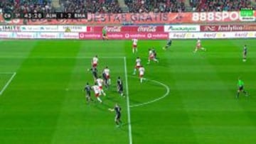 Instante en el que Kroos centra hacia Bale.