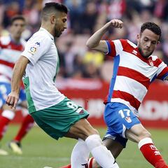 El Granada, con diez, logró un punto ante el Extremadura