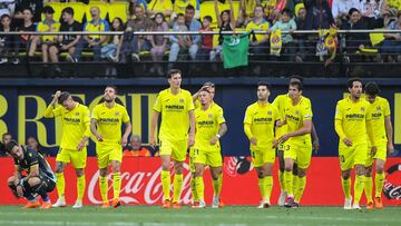 Villarreal's players react after scoring a goal that was annulled by a VAR decision during the Spanish league football match between Villarreal CF and Cadiz CF at La Ceramica stadium in Vila-real on May 24, 2023. (Photo by Jose Jordan / AFP)