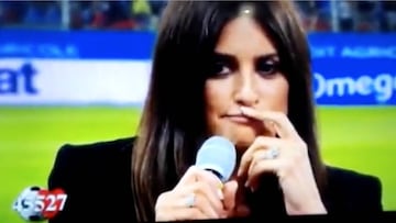 El desliz de Penélope Cruz en un campo de fútbol que se ha hecho viral en Italia