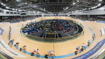 Competitors take part during the women's points race final at the Hong Kong Velodrome during the Track Cycling World Championships in Hong Kong on April 16, 2017. / AFP PHOTO / Moses Ng