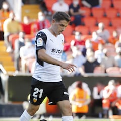 El Cádiz piensa en un delantero y no se olvida de Manu Vallejo