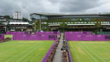 La lluvia impide recuperar la hierba de Wimbledon