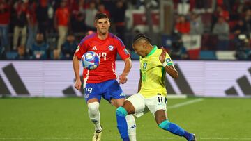 SANTIAGO, CHILE - OCTOBER 10: Raphinha of Brazil heads the ball against Benjamín Kuscevic of Chile during the FIFA World Cup 2026 South American Qualifier match between Chile and Brazil at Estadio Nacional de Chile on October 10, 2024 in Santiago, Chile. (Photo by Marcelo Hernandez/Getty Images)