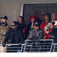 Who is in the box with Taylor Swift at the Chiefs vs Ravens game today?