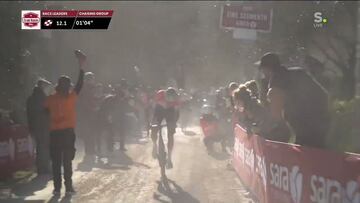 Van der Poel y su show en la Strade Bianche con dos ataques para el recuerdo