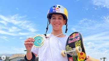 Gui Khury con su medalla de oro en X Games Ventura 2024.