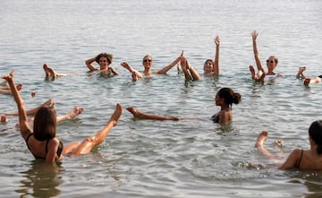 Las participantes de Miss Universo visitan el Mar Muerto cerca de Jericó, Cisjordania.