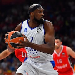 Singleton, hospitalizado por problemas de corazón