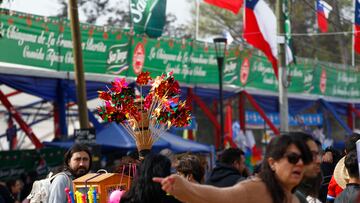 Santiago, 16 de septiembre de 2022.
Se celebran las fiestas patrias en las fondas del parque Ohiggins

Dragomir Yankovic/Aton Chile