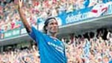 Didier Drogba celebra su gol.