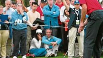 <b>SÓLIDO. </b>El surafricano Charl Schwartzel patea con seguridad.