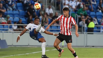 El Tenerife, ante el Bilbao Athletic en el Heliodoro.