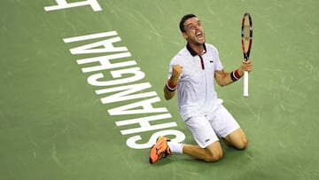 Roberto Bautista celebrando su triunfo frente a Djokovic