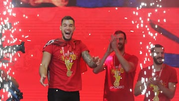 Basketball - Spain celebrate their Basketball World Cup Win in Madrid - Plaza de Colon, Madrid, Spain - September 16, 2019   Spain&#039;s Willy Hernangomez on stage with his medal as the Spanish team celebrate winning the basketball world cup in front of fans    REUTERS/Sergio Perez