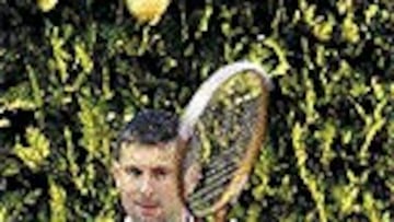 <B>CONTENTO</B>. Javi Moreno estuvo jugando ayer por la tarde al tenis en Silla.