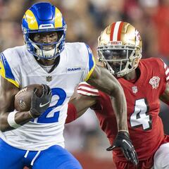 Who plays Sunday night football tonight, week 18