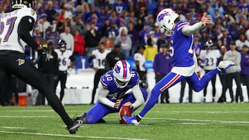 ORCHARD PARK, NEW YORK - SEPTEMBER 07: Matt Prater #15 of the Buffalo Bills kicks a field goal against the Baltimore Ravens during the second quarter at Highmark Stadium on September 07, 2025 in Orchard Park, New York. Timothy T Ludwig/Getty Images/AFP (Photo by Timothy T Ludwig / GETTY IMAGES NORTH AMERICA / Getty Images via AFP)