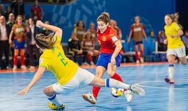 Brasil despierta a España del sueño mundialista