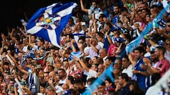 Los aficionados del CD Tenerife animan durante un partido de la temporada 2021/2022.