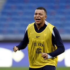 Mbappé le roba el foco a Kroos