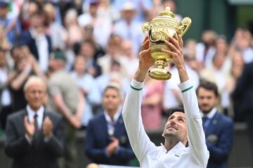 Djokovic ganó una final vibrante frente a Berrettini y suma su sexto título en Wimbledon para empatar el récord de 20 Grand Slams de Nadal y Federer.