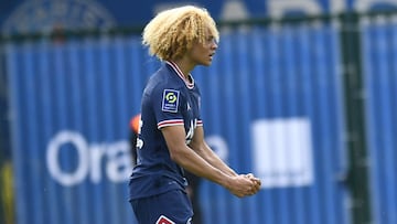 Xavi Simons, celebrando un gol con el PSG.